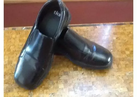 Boys black dress shoes size 4
