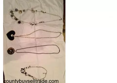 Fashion jewelry necklaces